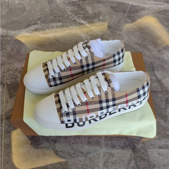 🌸 NEW Burberry Neutrals Trainers Women - Picture 1 of 9